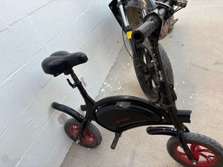 Bicicleta eléctrica Jetson Bolt negra y roja