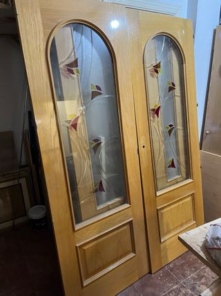 Puertas de madera con cristalera