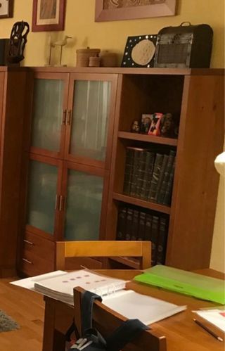 Mueble salon de pino macizo en muy buen estado.