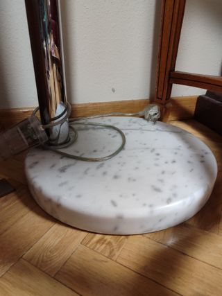 Lámpara de pie metal cromado plateado .