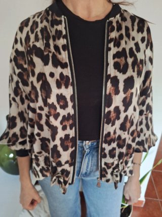 Chaqueta bomber moonë animal print