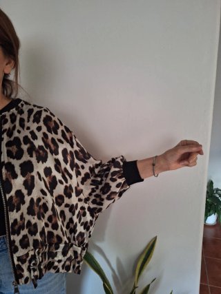 Chaqueta bomber moonë animal print
