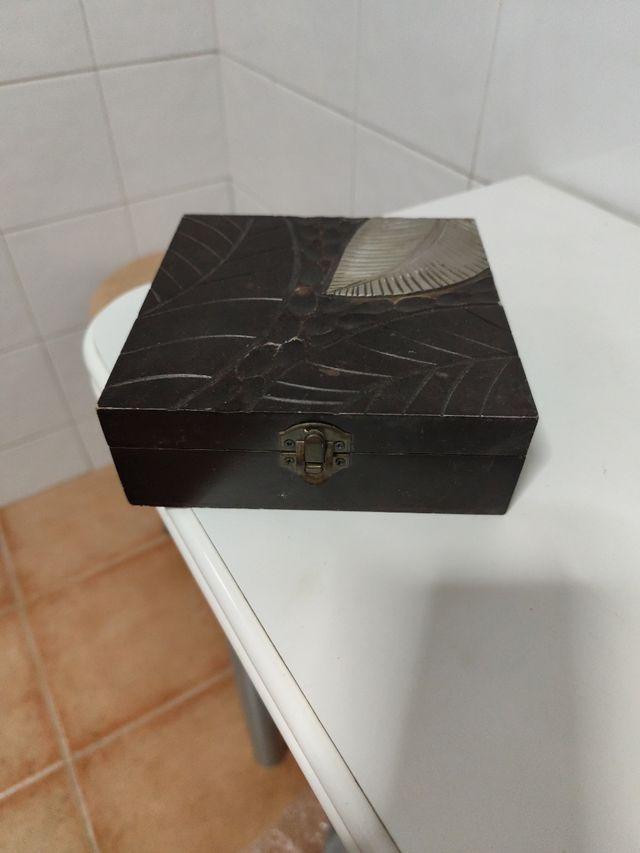 Caja madera tallada - Decorativa