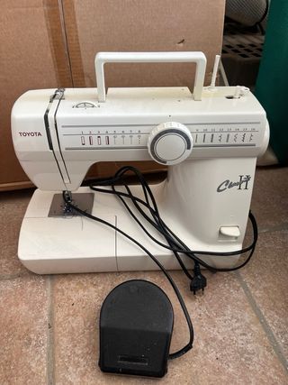 Máquina de coser Toyota Classic II