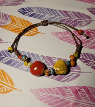 Pulsera corazones cerámica ajustable