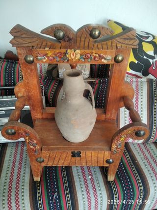 Cantarero antiguo madera pintado