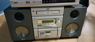 Minicadena JVC - Radio Cassette y reproductor DVD
