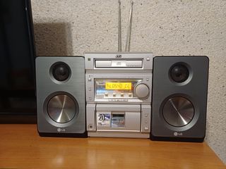 Minicadena JVC - Radio Cassette y reproductor DVD