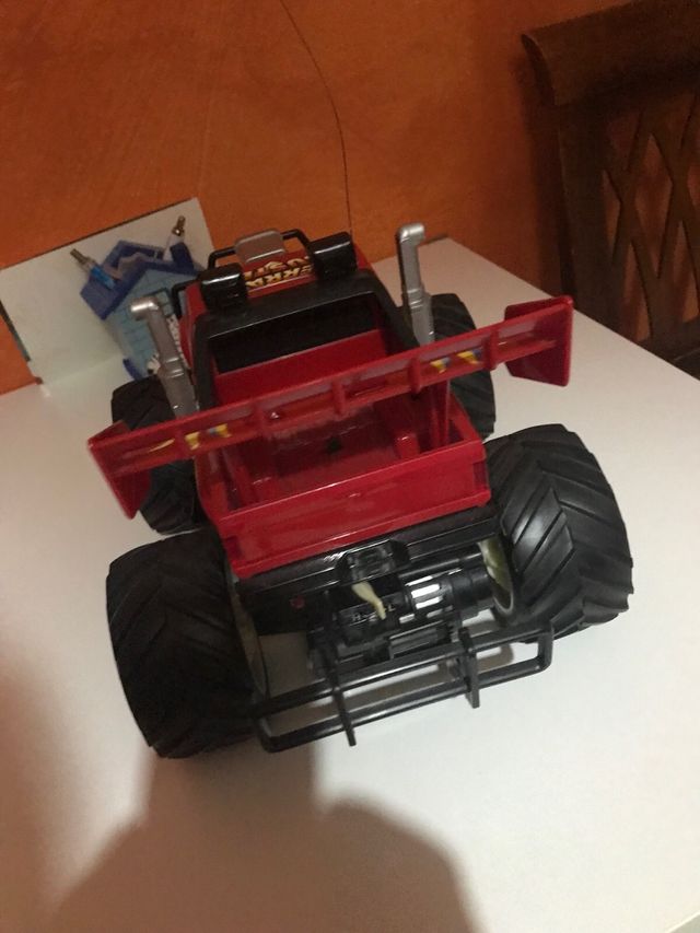 Fuoristrada con telecomando a pile