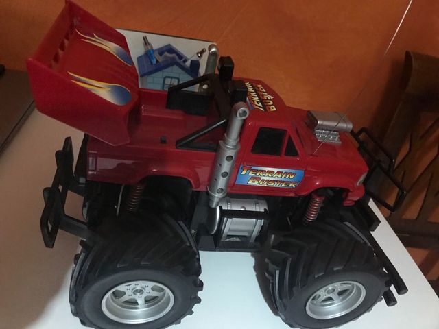 Fuoristrada con telecomando a pile