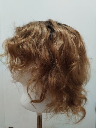 Peluca castaña rizada