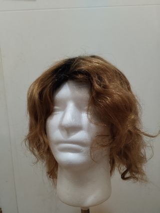 Peluca castaña rizada