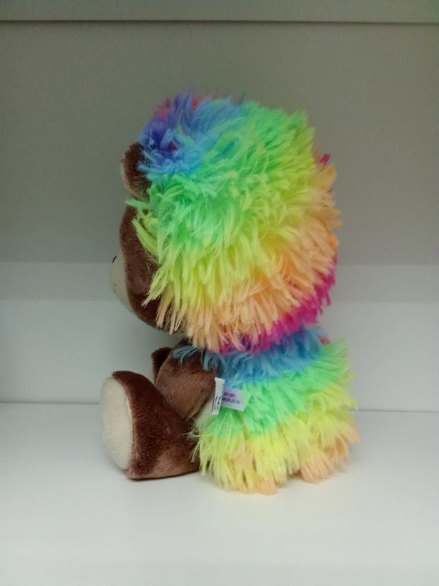 Peluche colores de ojos grandes