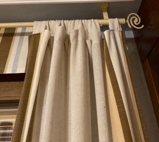 Cortinas , barra y faldon.