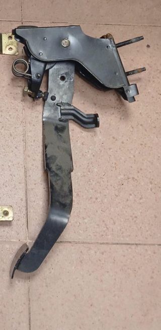 Pedal embrague terrano