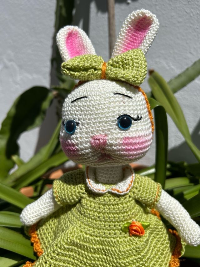 Coneja amigurumi tejida a crochet