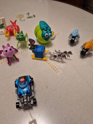 Juguetes huevos Kinder