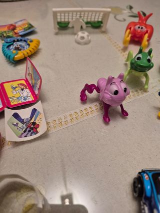 Juguetes huevos Kinder