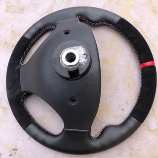 Volante deportivo tapizado