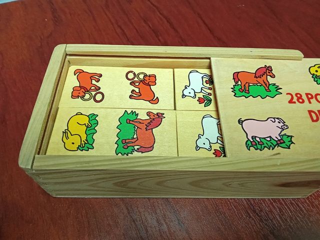 Dominó de madera para niños