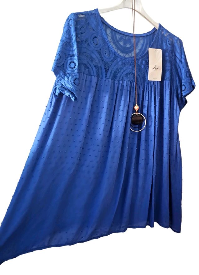 Blusa nudo suizo y encaje