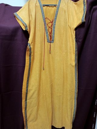 SOBREVESTA MUJER MEDIEVAL