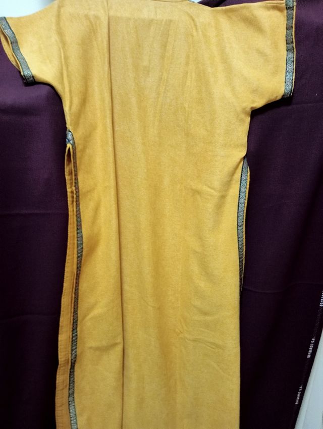 SOBREVESTA MUJER MEDIEVAL