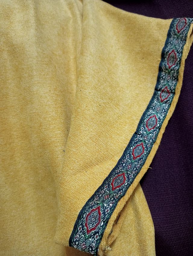 SOBREVESTA MUJER MEDIEVAL