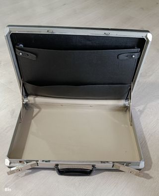 Maletín Samsonite.