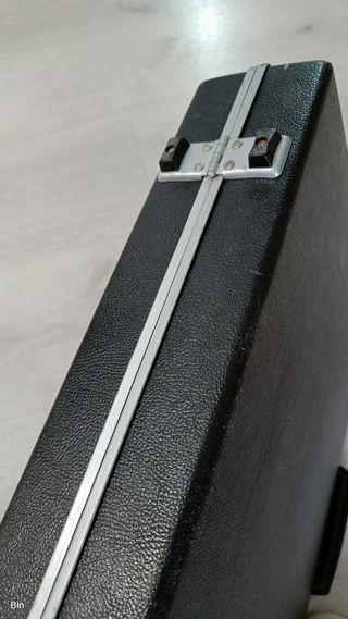 Maletín Samsonite.