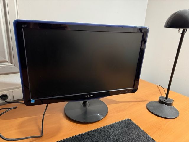 Philips. Monitor. Modelo 227E3L.