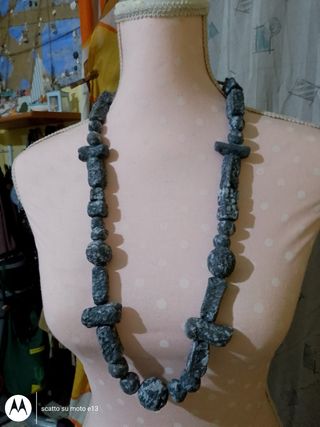 Collana in cartapesta effetto roccia