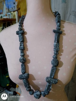 Collana in cartapesta effetto roccia