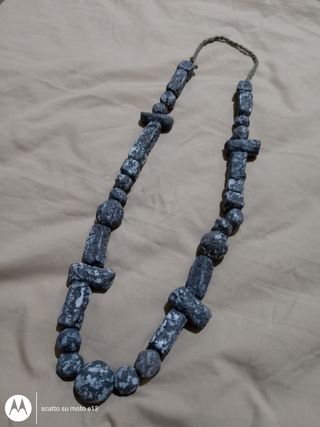 Collana in cartapesta effetto roccia
