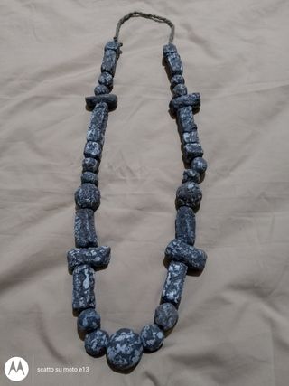 Collana in cartapesta effetto roccia