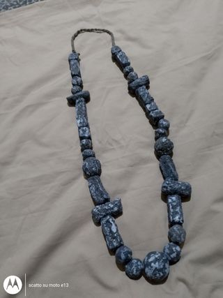 Collana in cartapesta effetto roccia