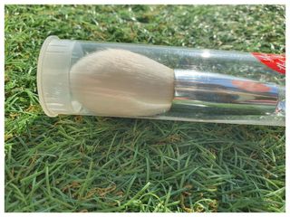 Brocha Essence maquillaje glitter