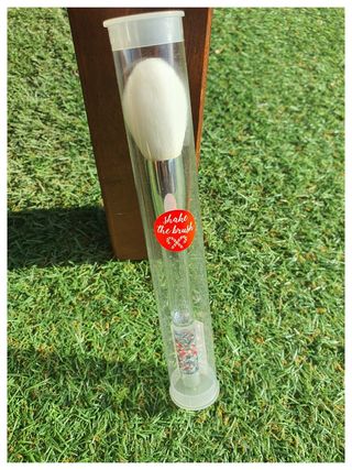 Brocha Essence maquillaje glitter