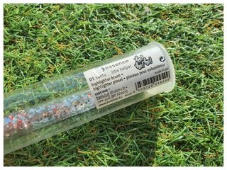 Brocha Essence maquillaje glitter