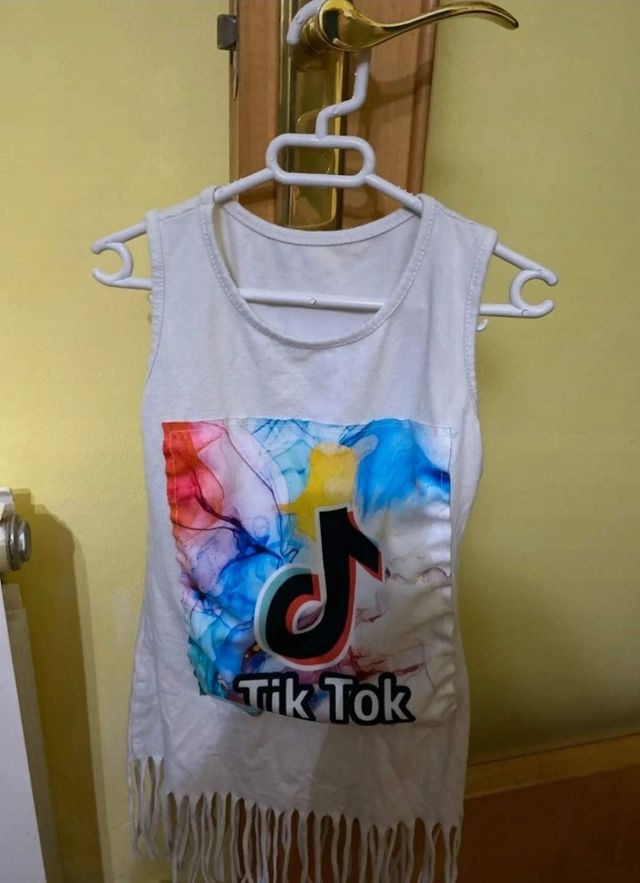 Vestido blanco tik tok con flecos