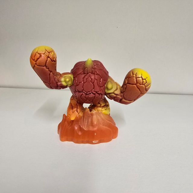 Skylanders Giants Lightcore Eruptor