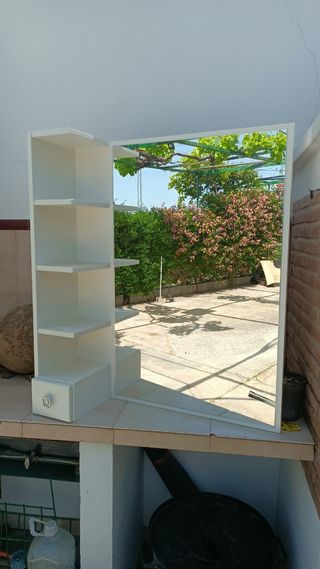 Mueble baño blanco con espejo