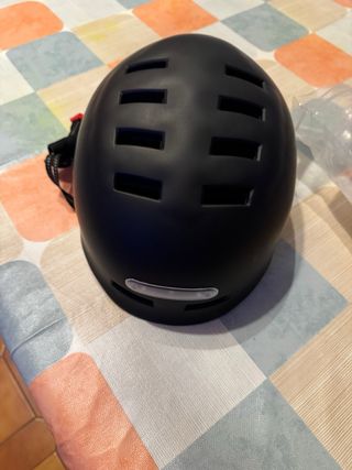 Casco patinete bici negro