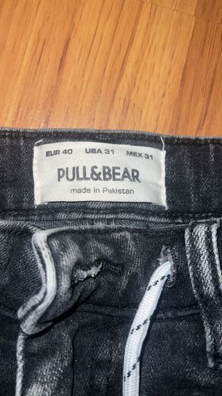 Bermuda Pull&Bear negra