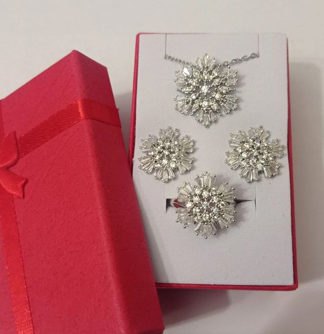 PARURE FIOCCO DI NEVE IN ARGENTO E DIAMANTI