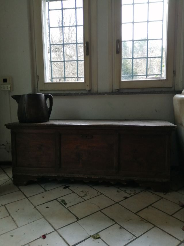 Brocca decorativa in legno