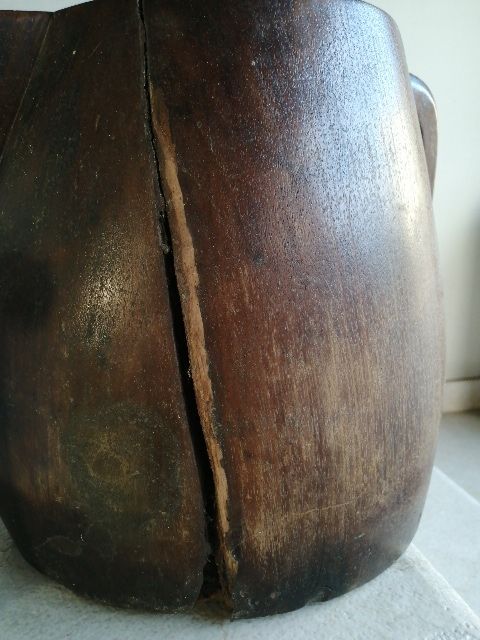 Brocca decorativa in legno