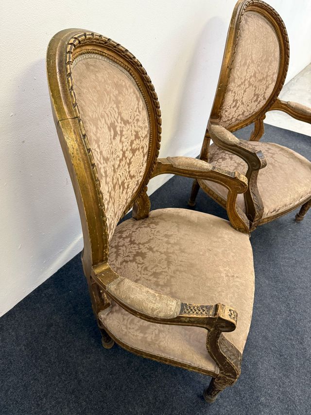 Pareja de sillones estilo Luis XV.