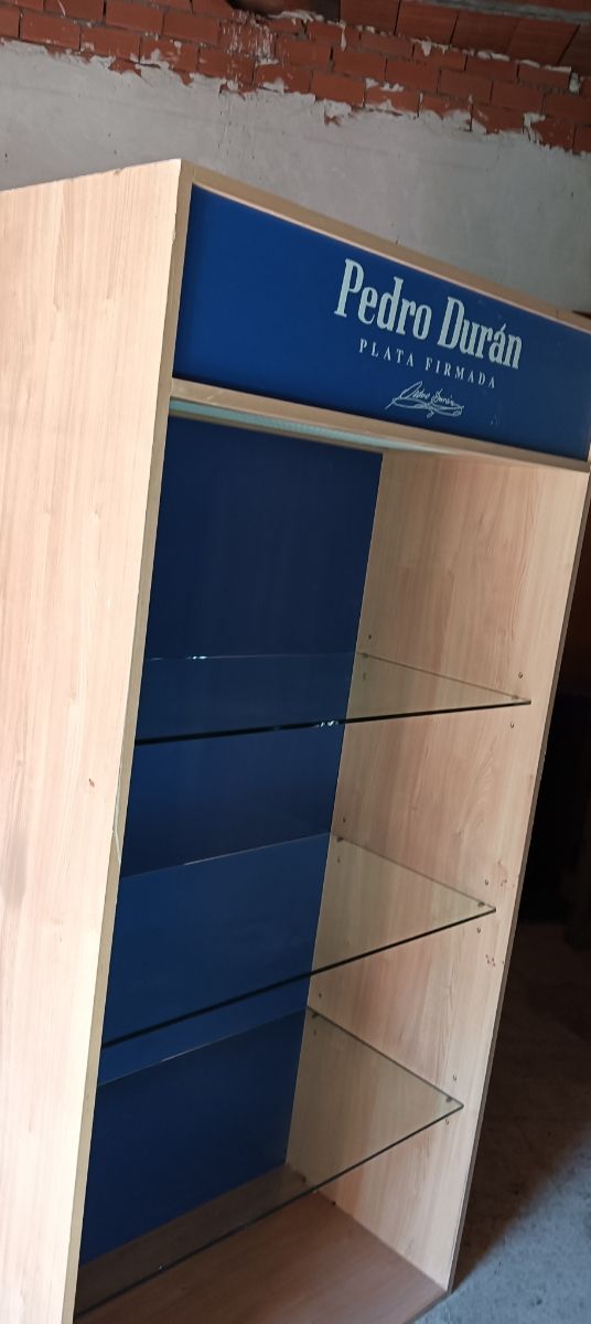 Estantería madera cristal Pedro Durán