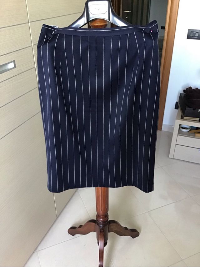 Completo giacca e gonna Deni Cler blu e bianco